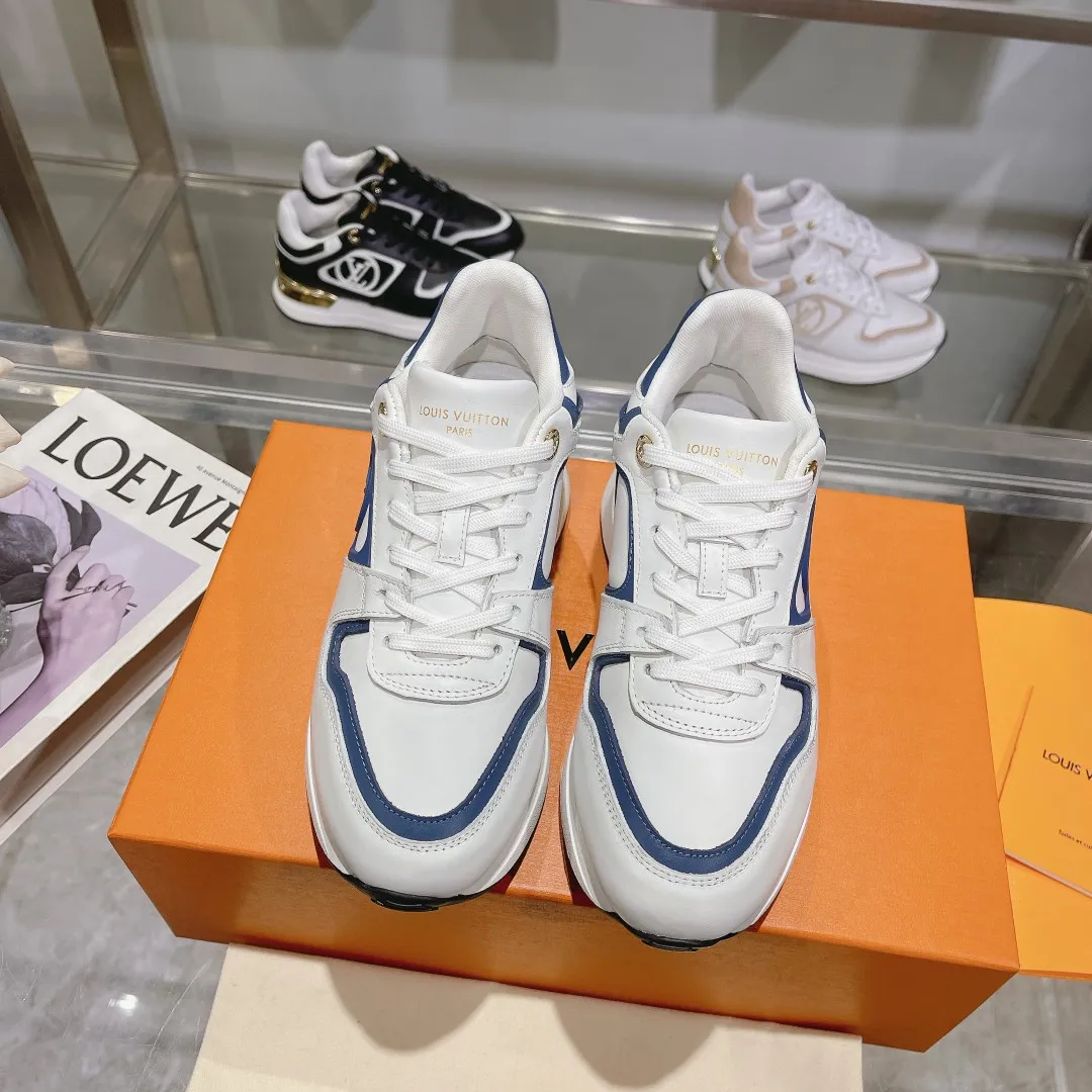 [L Family] P: 760💰Size 35-42 for women, 39-46 for men, (41.42 for women, 45.46 for men, customized) .LV Donkey Brand 🔥🔥LOUIS VUITTON Louis Vuitton's official website synchronizes the 2025 autumn and winter couple's models, which are now on the market, this Neo Run Away sneakers are inspired by running shoes, integrating LV's iconic must-have shoes into the trend. This version is a 1:1 replica of the original version. It is made of two-tone calfskin to highlight its simple lines and unique wedge outsole. Key details include the LV initials on the side and an engraved gold heel stabilizer on the back plus a 2cm hidden insole.